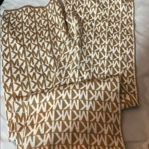 Micheal kors scarf
